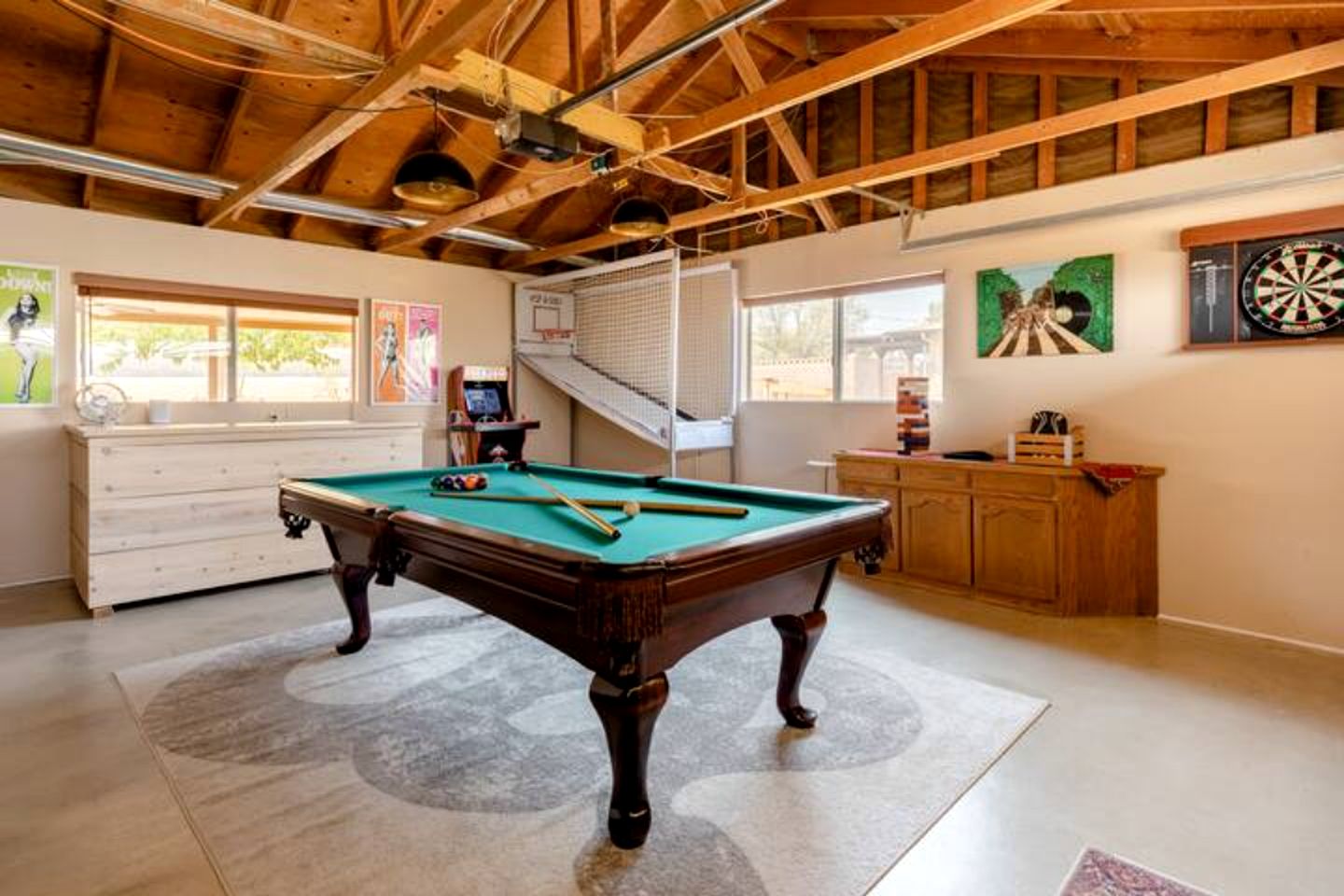 Amazing Cottage with Hot-tub and Games in Joshua Tree, California