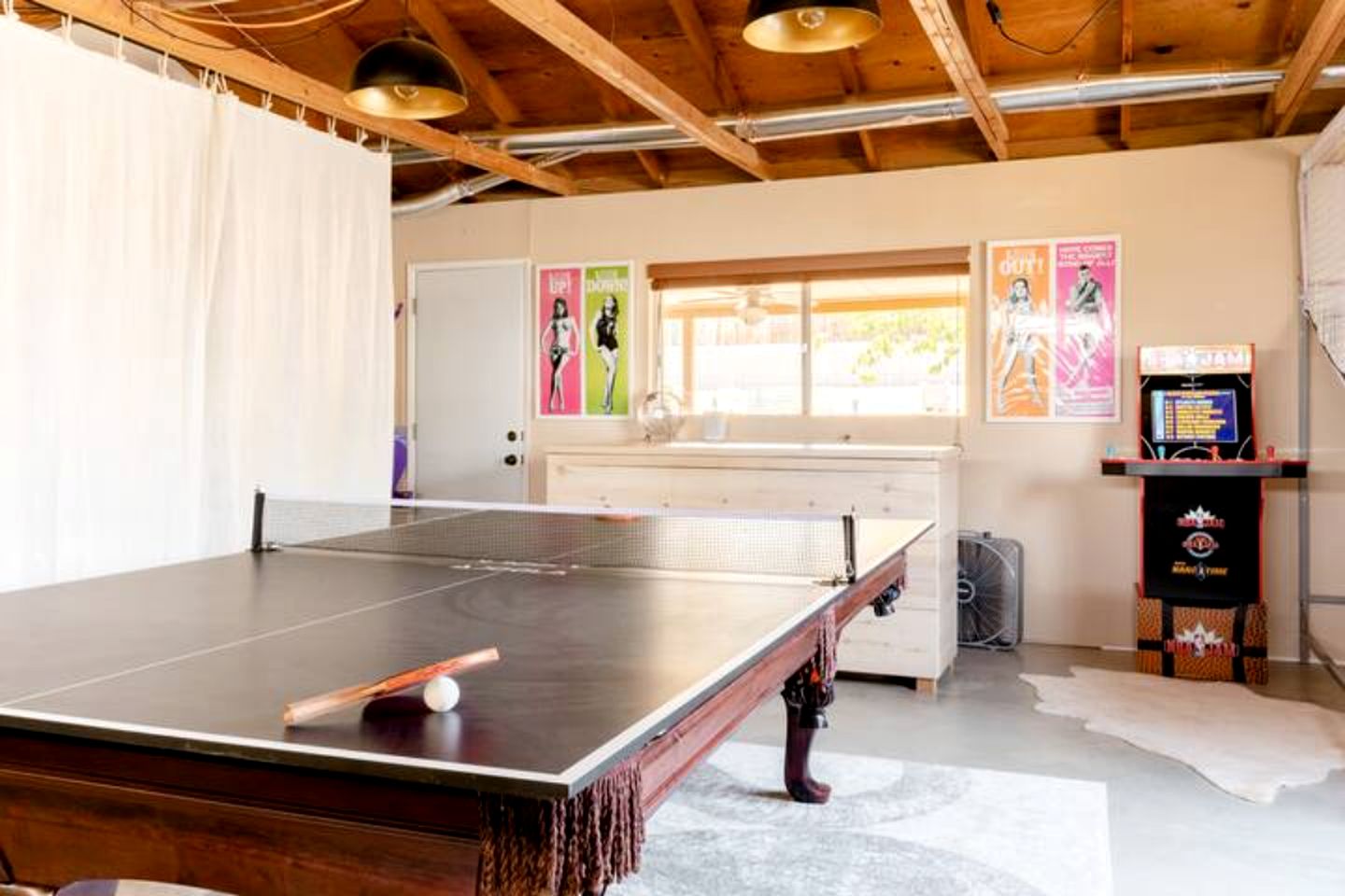 Amazing Cottage with Hot-tub and Games in Joshua Tree, California
