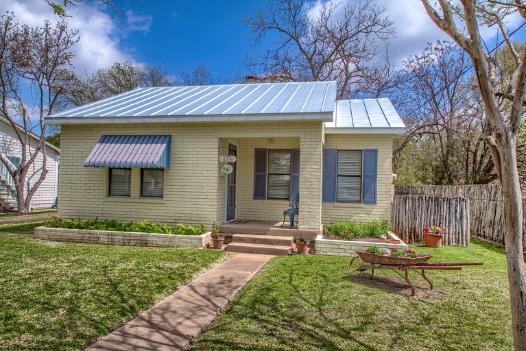 Gorgeous Cottage for Relaxing Getaways in Historic Fredericksubrg, Texas