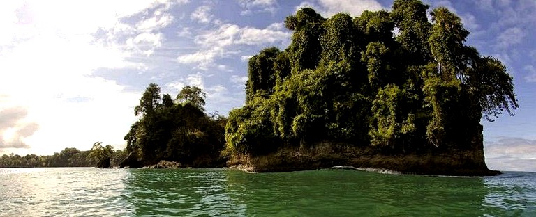 Huts (Manzanillo, Limón, Costa Rica)