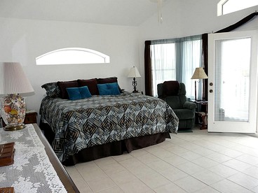 Fully Furnished Long-Term Vacation Rental with Fireplace near Houston, Texas - Photo 3