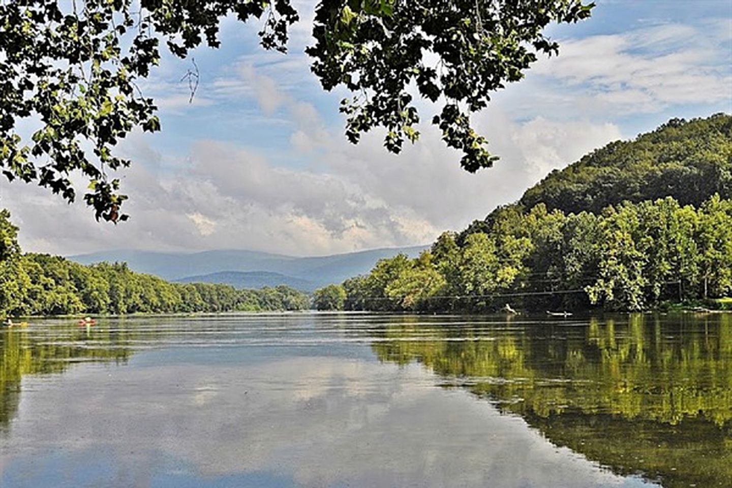 Waterfront Cabin Rental in Luray, Virgina