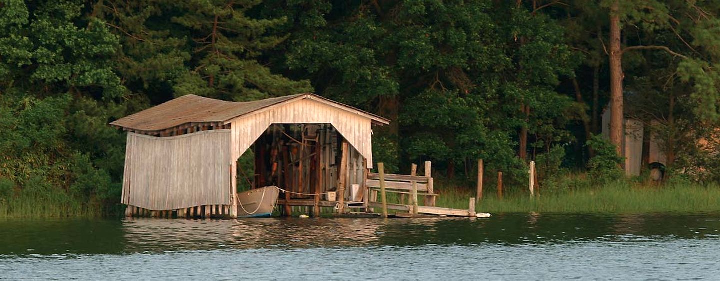 Two-Bedroom Log Cabin on the Shores of the Chesapeake Bay in Virginia