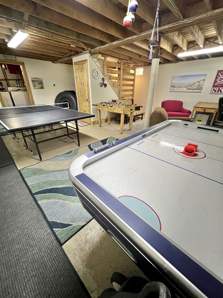Lakefront Cabin with Game Room and Private Deck in Maine