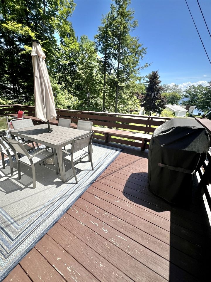 Lakefront Cabin with Game Room and Private Deck in Maine