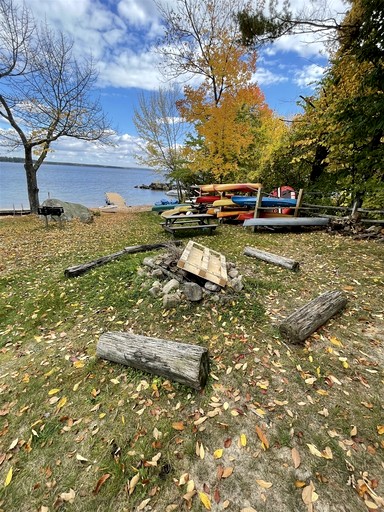Cabins (United States of America, Sebago, Maine)