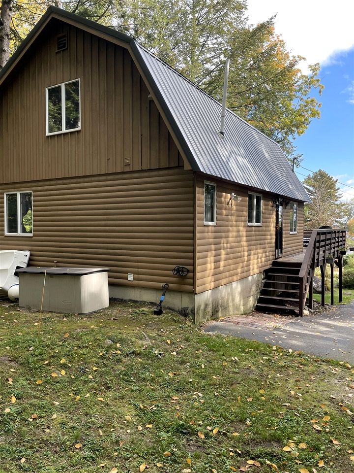 Lakefront Cabin with Game Room and Private Deck in Maine