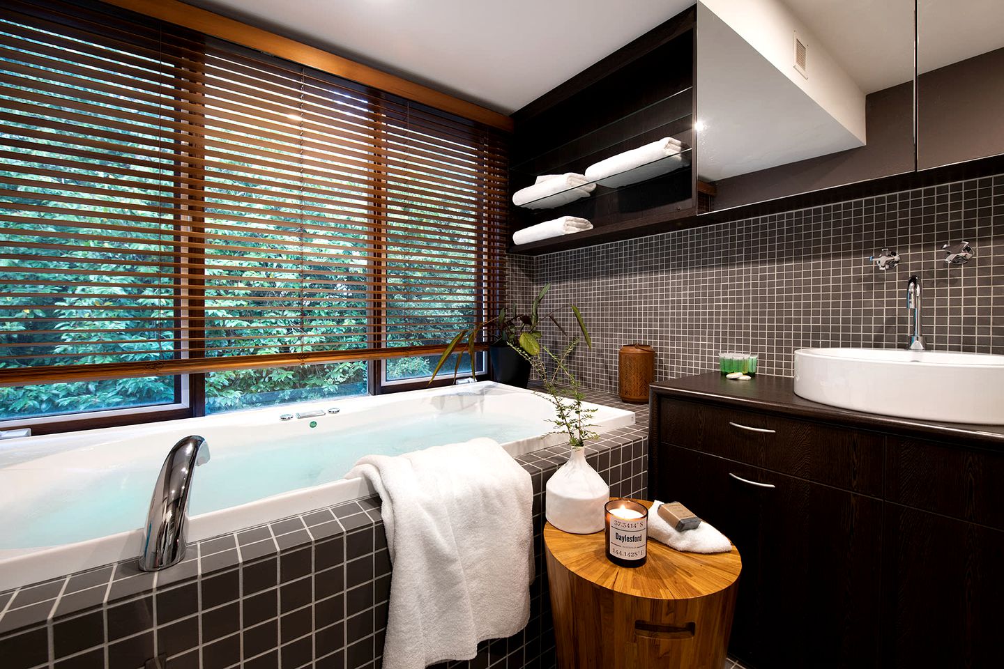 Amazing Villa with Incredible Views and Outdoor Living Space in Daylesford, Victoria