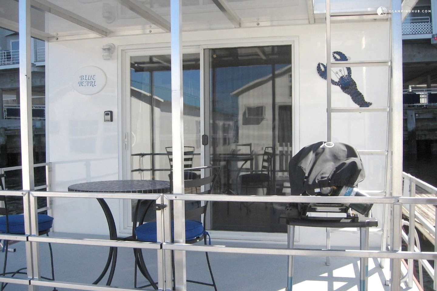 Houseboat Rental in Boston, Massachusetts