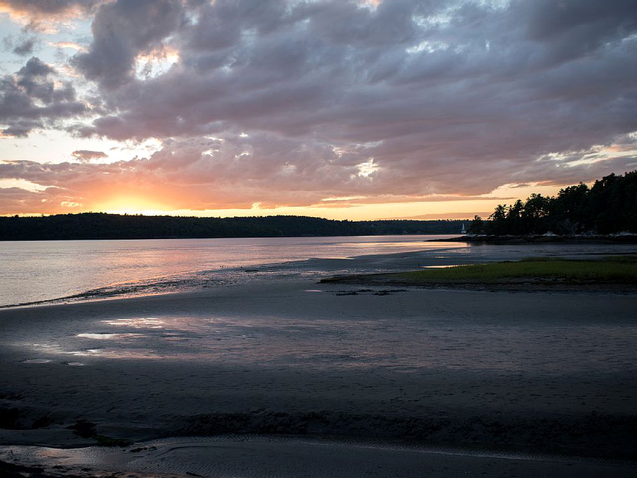 Off-The-Grid Cottage Rental with Beautiful Views on Crow Island, Maine