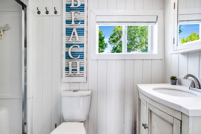 Cottages (Canada, Leamington, Ontario)