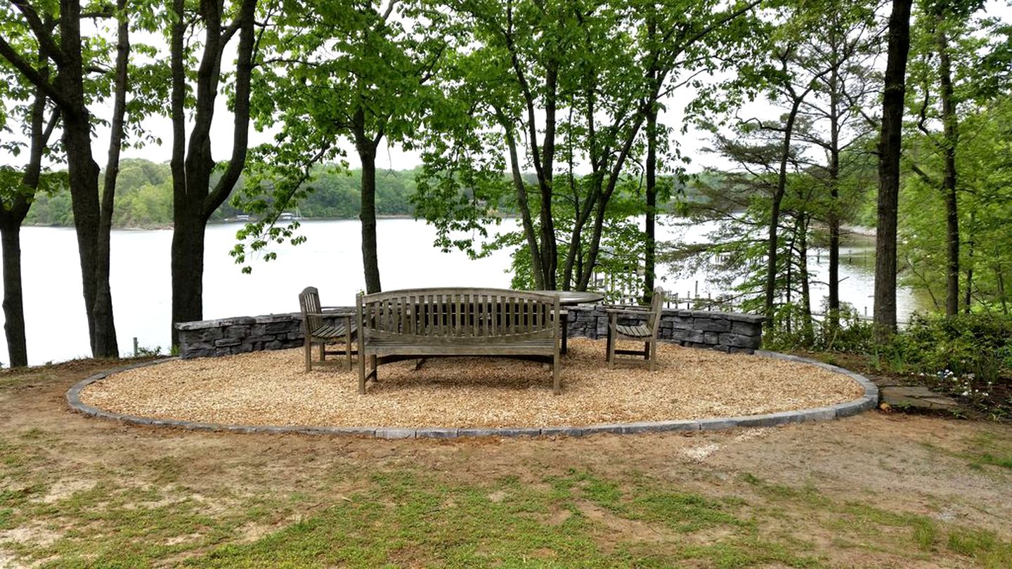 Rustic Cottage Rental Overlooking Corrotoman River in Weems, Virginia