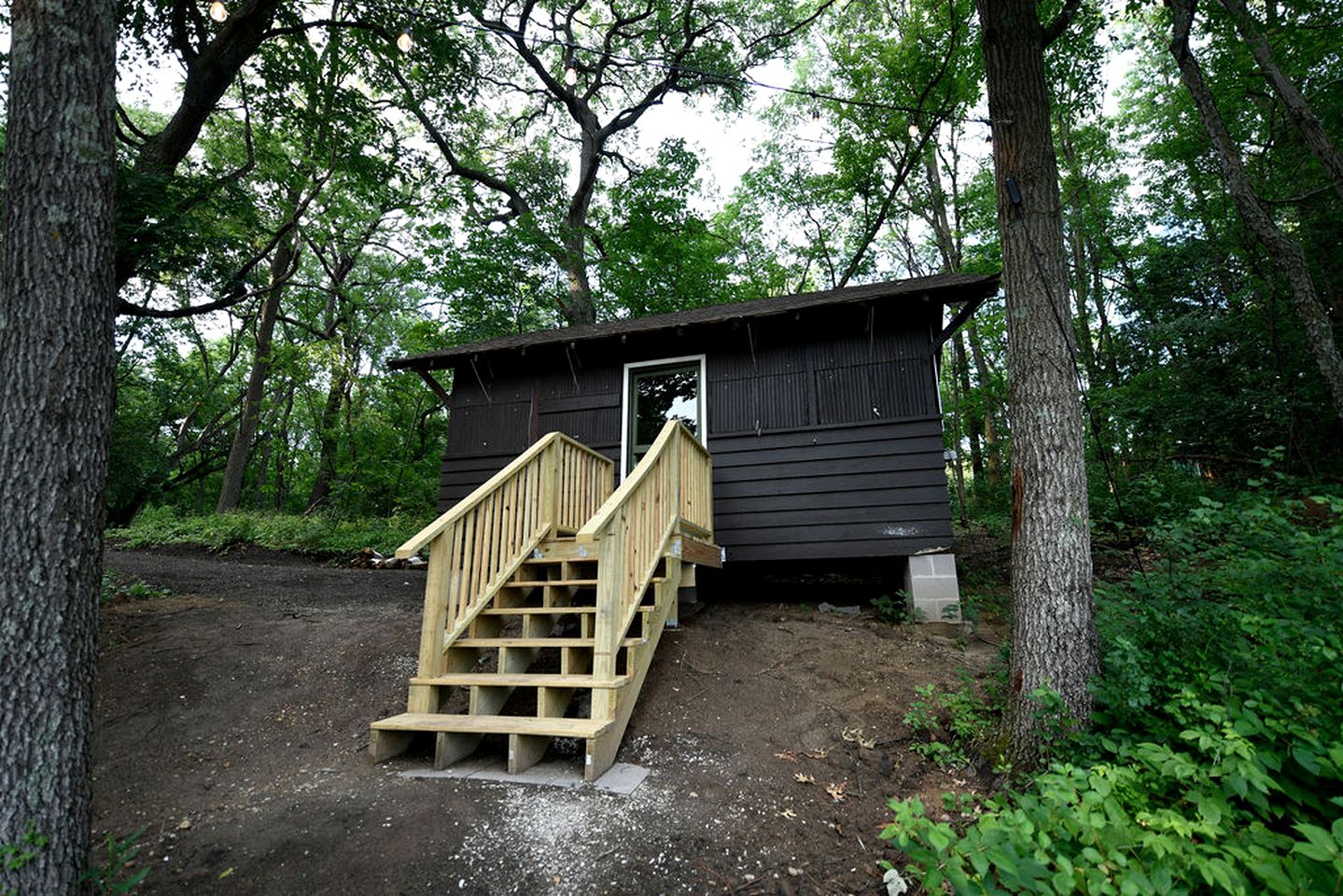 Beautifully Restored Historic Scout Cabin with Pond View for a Peaceful Romantic Escape in Troy, Wisconsin