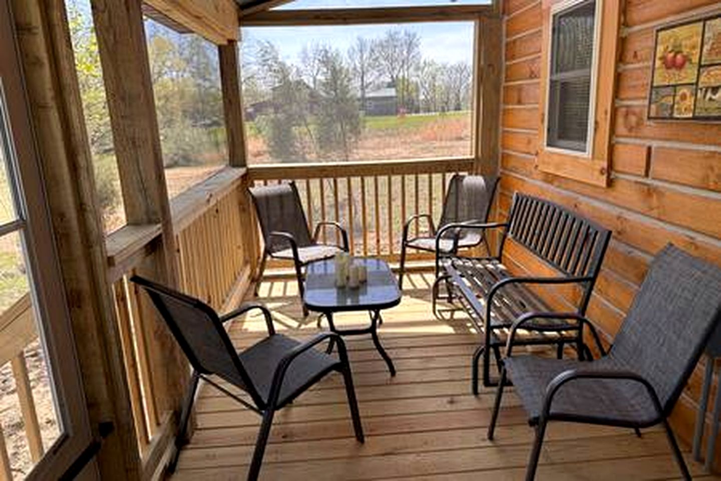 Remarkable Cabin with Fire Pit and Jacuzzi in Indiana