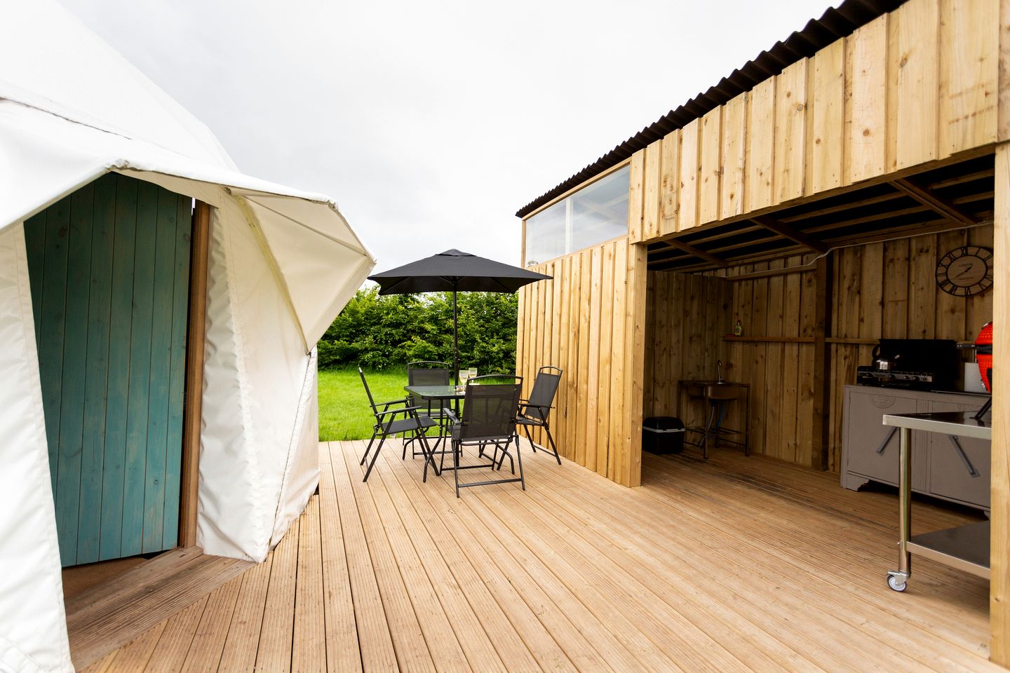 Spacious and Eco-Friendly Geodesic Dome with a Wood-Burning Stove, near Kilve Beach, England