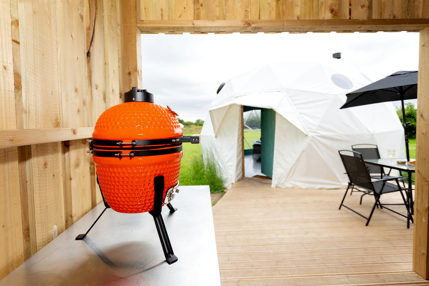Spacious and Eco-Friendly Geodesic Dome with a Wood-Burning Stove, near Kilve Beach, England