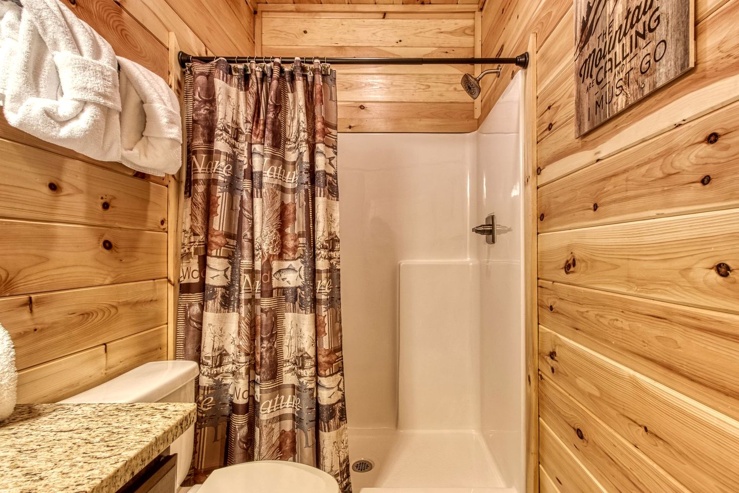 Secluded Rustic Cottage in Gatlinburg, Tennesee - Ideal Spot for a Family Vacation in the Great Smoky Mountains National Park