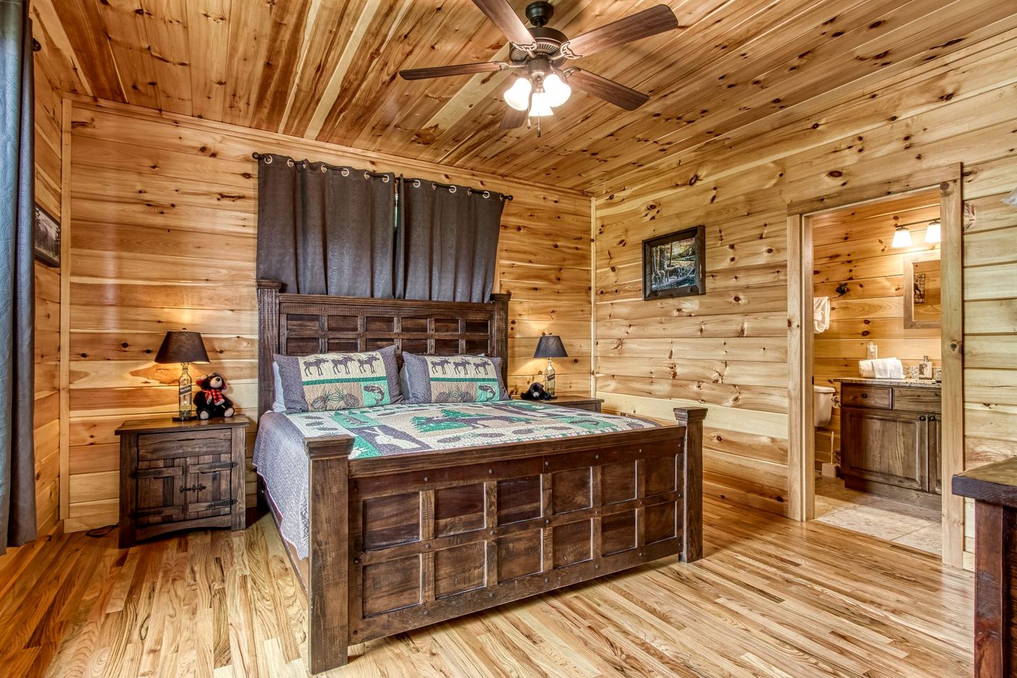 Secluded Rustic Cottage in Gatlinburg, Tennesee - Ideal Spot for a Family Vacation in the Great Smoky Mountains National Park