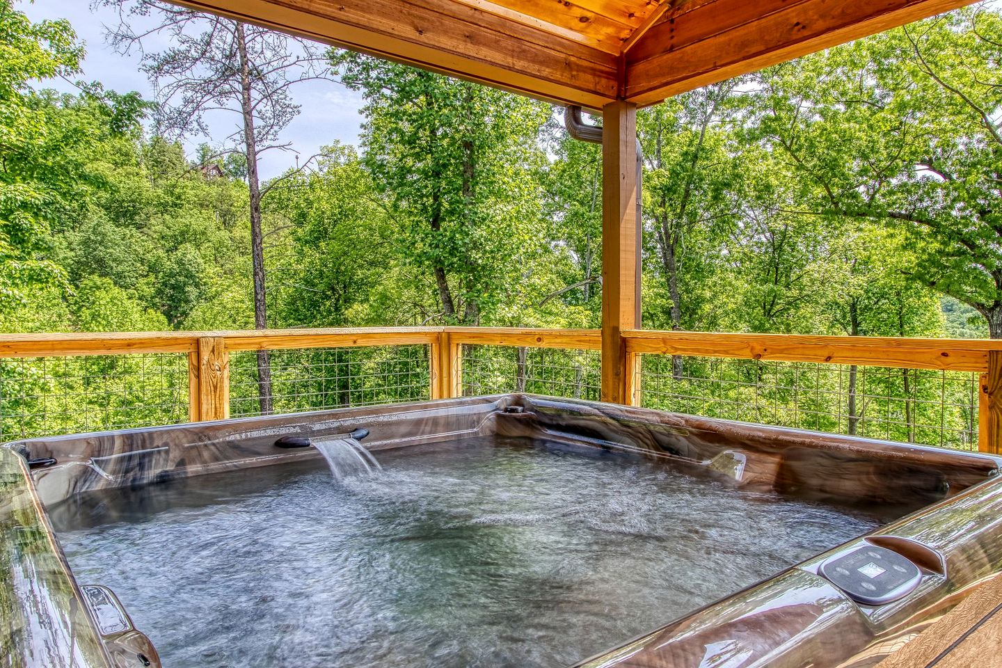 Secluded Rustic Cottage in Gatlinburg, Tennesee - Ideal Spot for a Family Vacation in the Great Smoky Mountains National Park