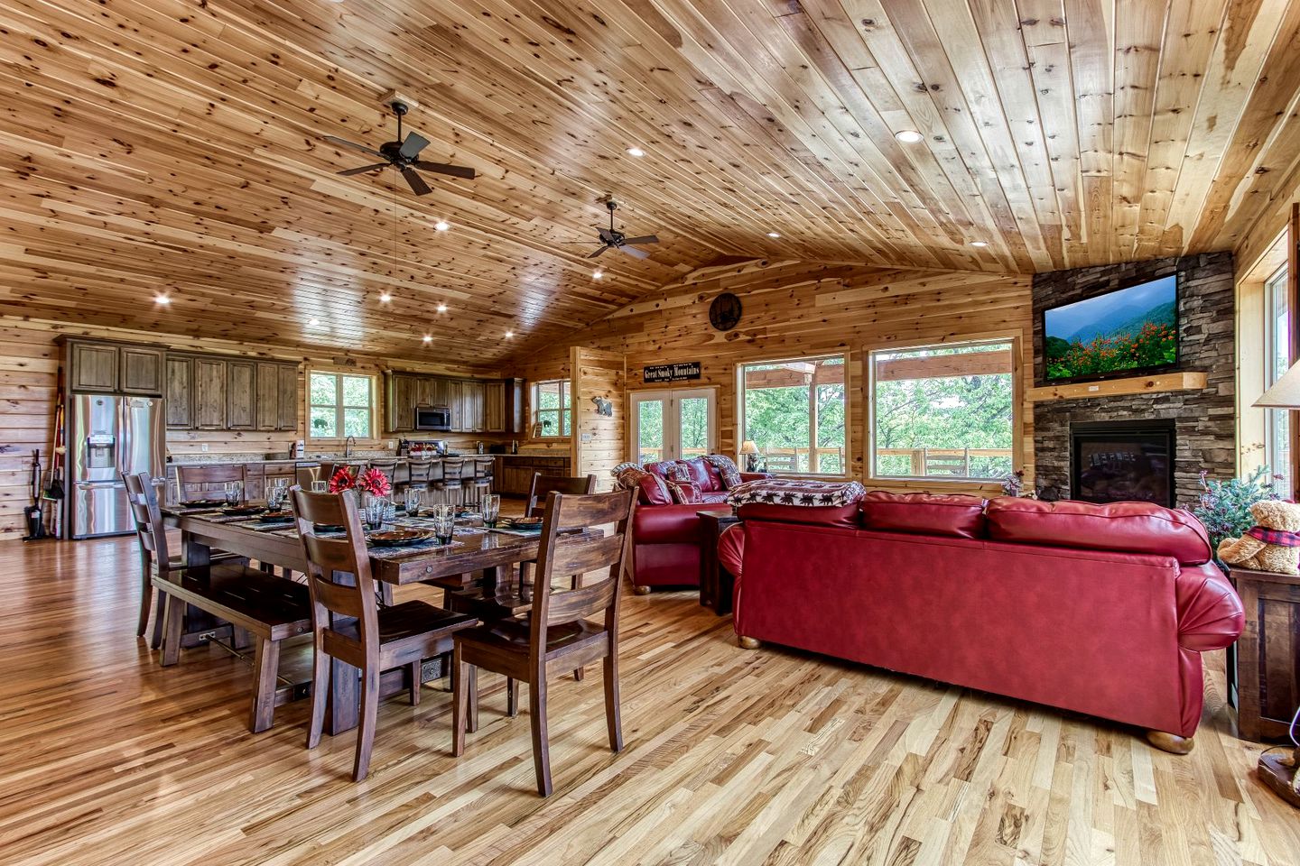 Secluded Rustic Cottage in Gatlinburg, Tennesee - Ideal Spot for a Family Vacation in the Great Smoky Mountains National Park