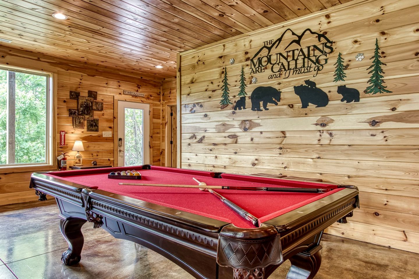 Secluded Rustic Cottage in Gatlinburg, Tennesee - Ideal Spot for a Family Vacation in the Great Smoky Mountains National Park