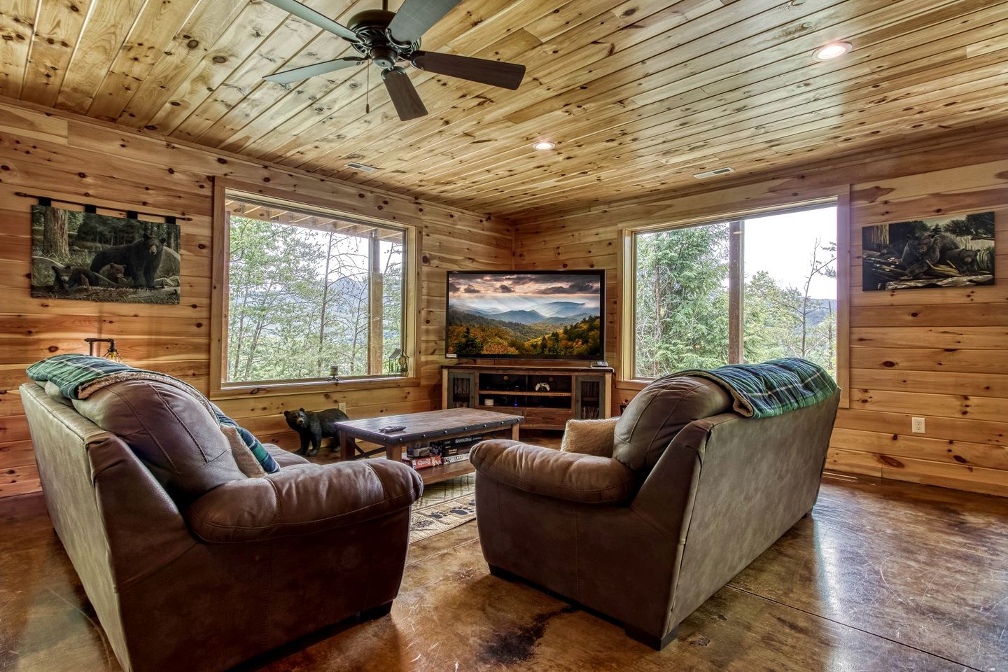 Secluded Rustic Cottage in Gatlinburg, Tennesee - Ideal Spot for a Family Vacation in the Great Smoky Mountains National Park