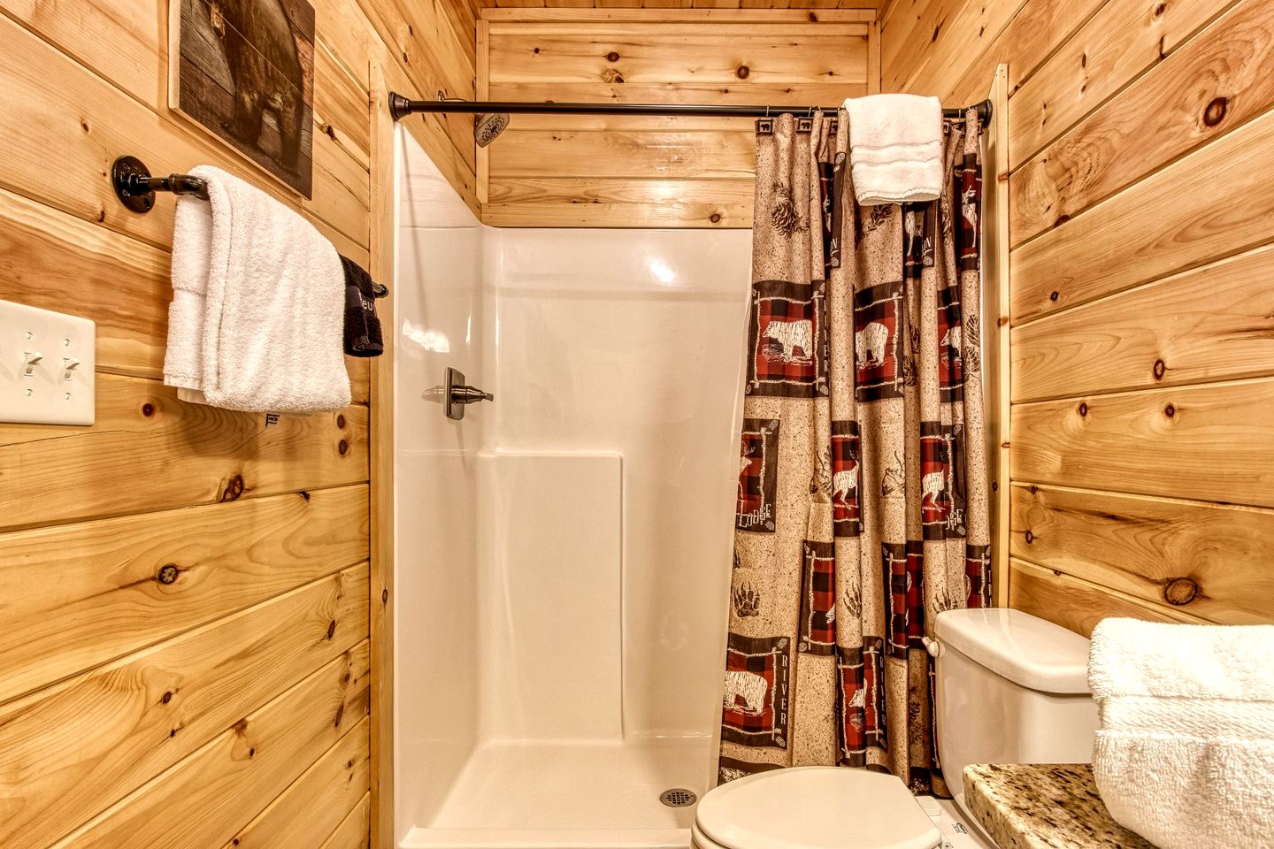 Secluded Rustic Cottage in Gatlinburg, Tennesee - Ideal Spot for a Family Vacation in the Great Smoky Mountains National Park