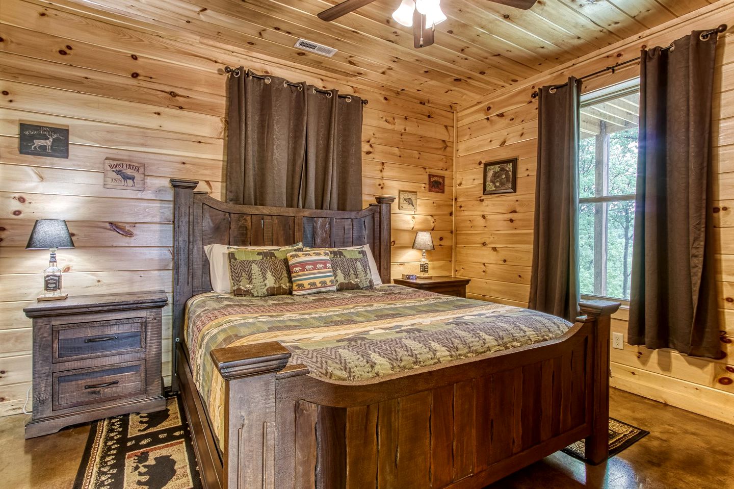 Secluded Rustic Cottage in Gatlinburg, Tennesee - Ideal Spot for a Family Vacation in the Great Smoky Mountains National Park