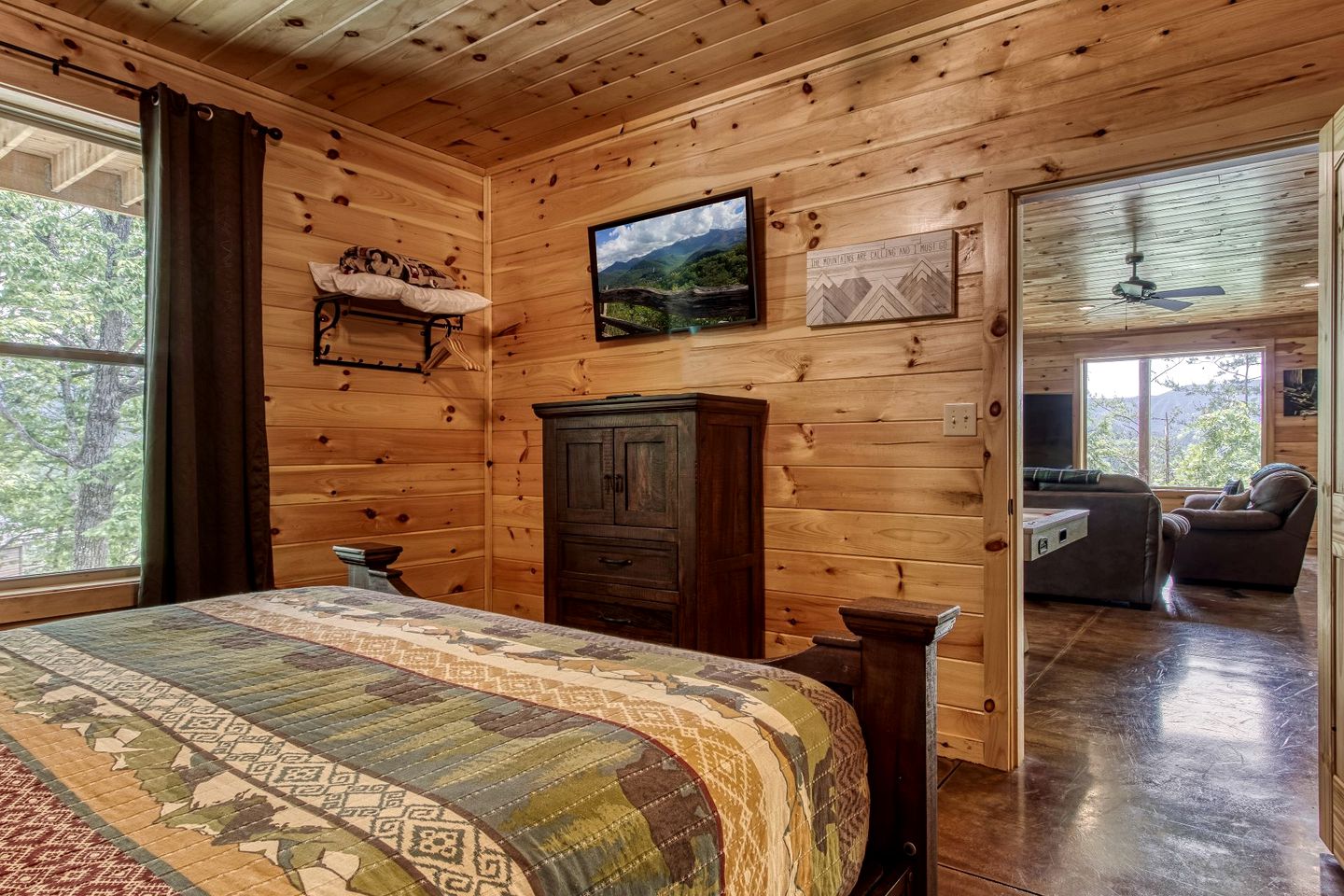 Secluded Rustic Cottage in Gatlinburg, Tennesee - Ideal Spot for a Family Vacation in the Great Smoky Mountains National Park