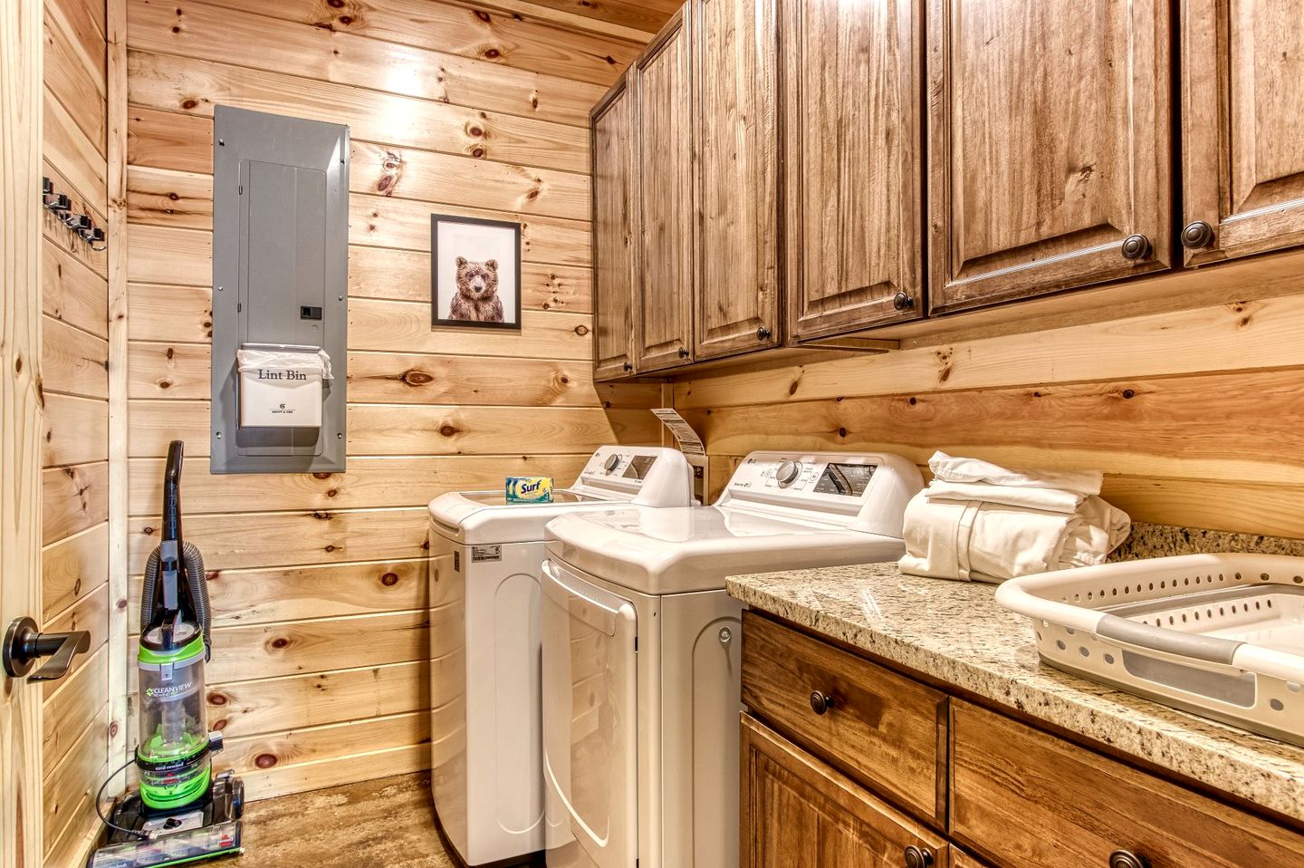 Secluded Rustic Cottage in Gatlinburg, Tennesee - Ideal Spot for a Family Vacation in the Great Smoky Mountains National Park