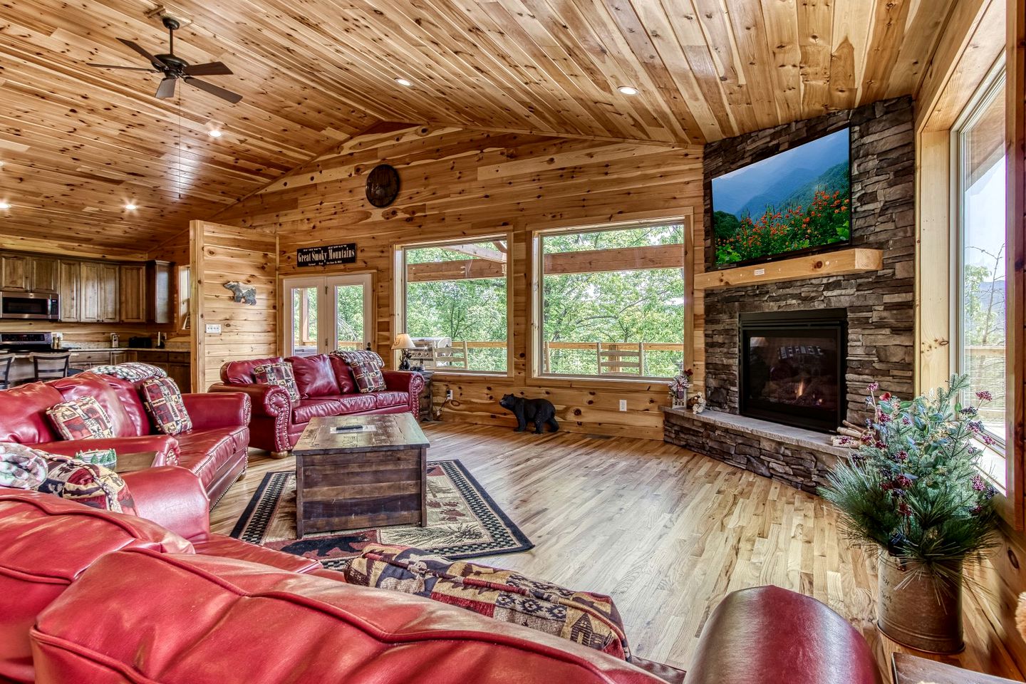 Secluded Rustic Cottage in Gatlinburg, Tennesee - Ideal Spot for a Family Vacation in the Great Smoky Mountains National Park