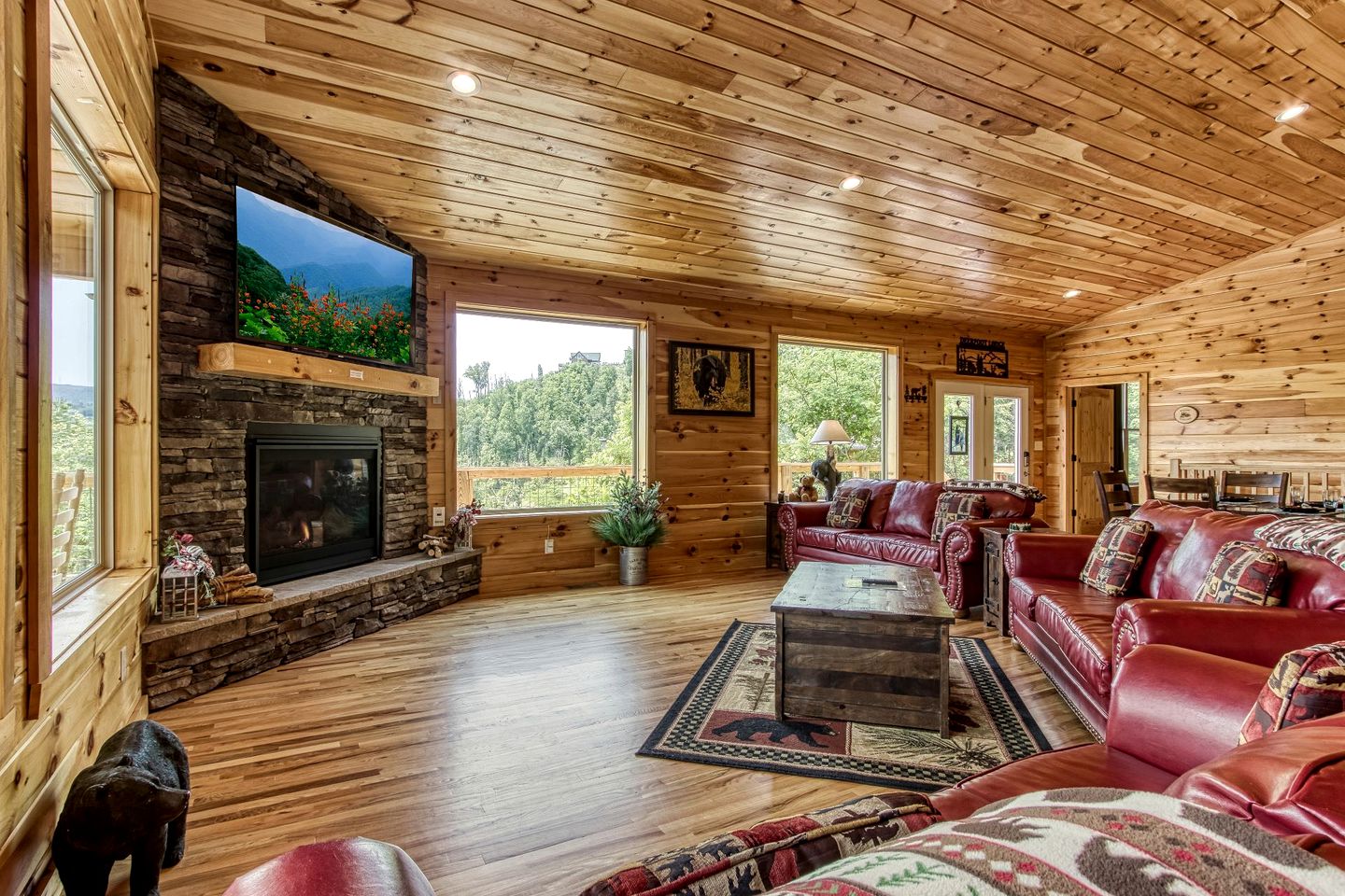 Secluded Rustic Cottage in Gatlinburg, Tennesee - Ideal Spot for a Family Vacation in the Great Smoky Mountains National Park
