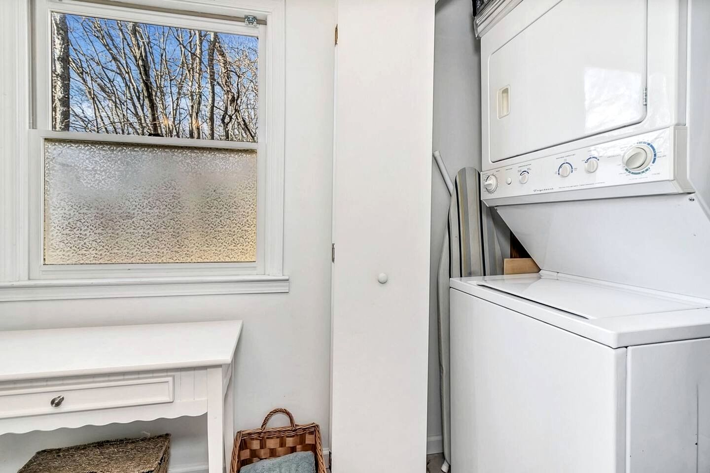 Cozy Log Cabin Retreat with Mountain Views near Cataloochee Ski Area in Waynesville, NC