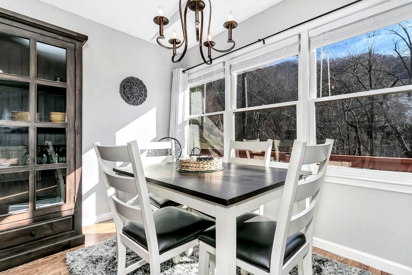 Cozy Log Cabin Retreat with Mountain Views near Cataloochee Ski Area in Waynesville, NC