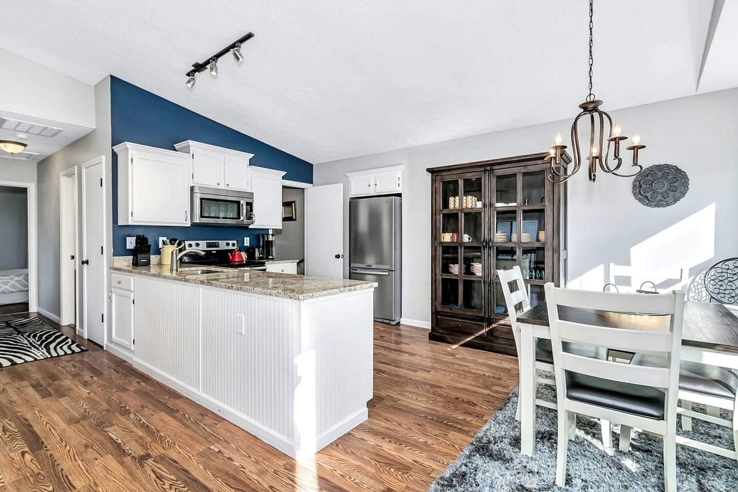 Cozy Log Cabin Retreat with Mountain Views near Cataloochee Ski Area in Waynesville, NC