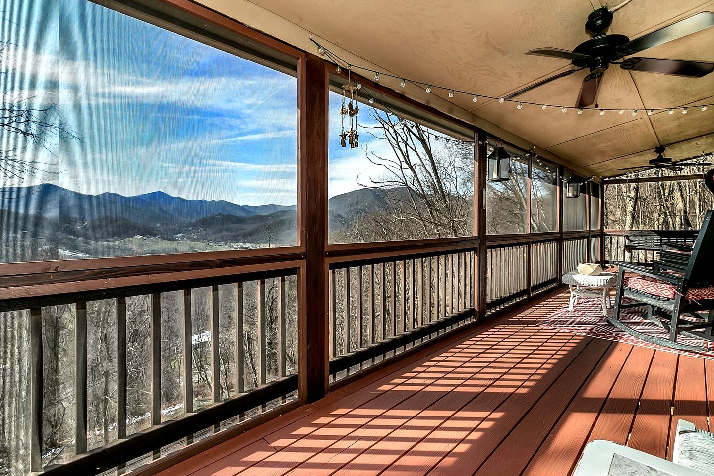 Cozy Log Cabin Retreat with Mountain Views near Cataloochee Ski Area in Waynesville, NC