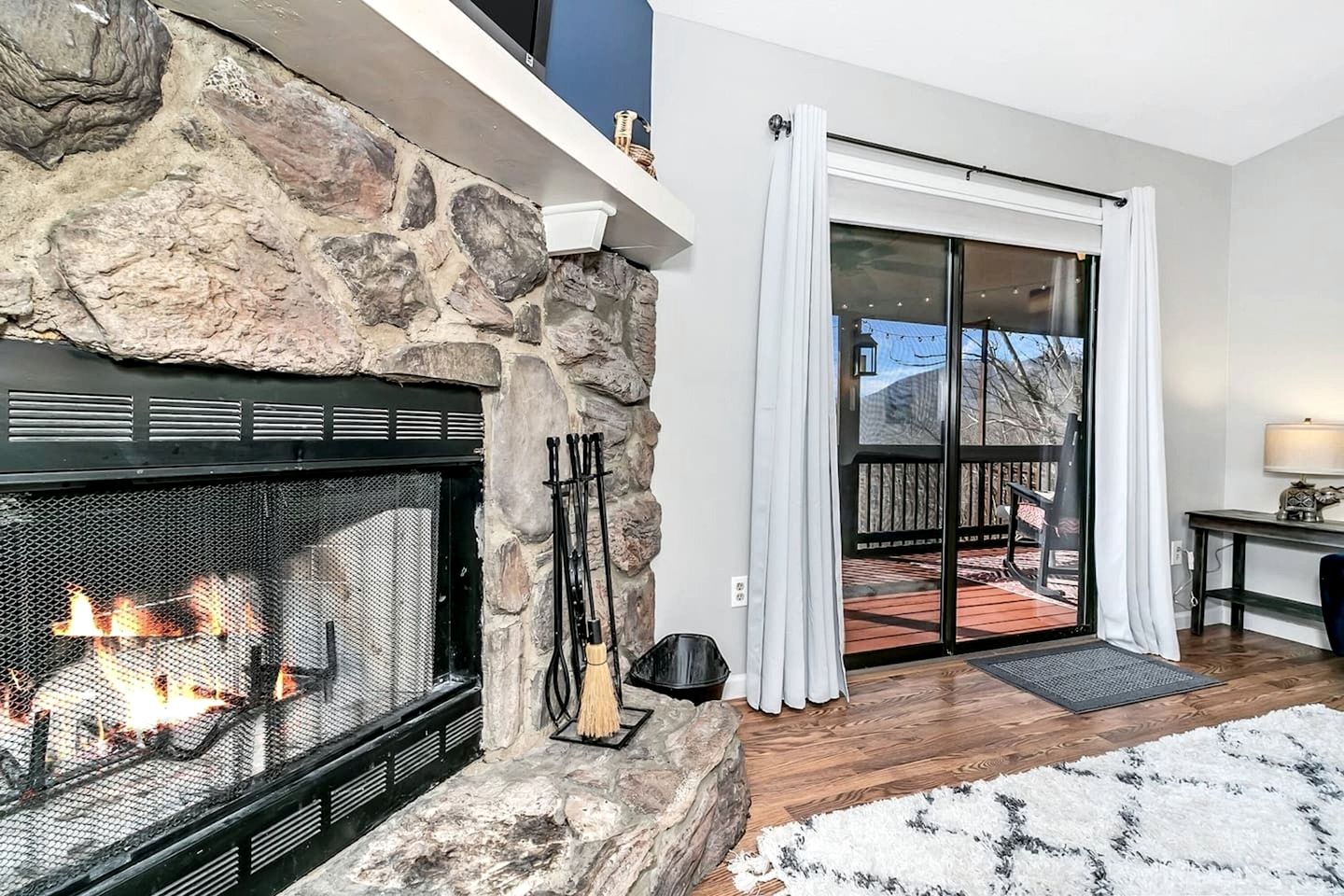 Cozy Log Cabin Retreat with Mountain Views near Cataloochee Ski Area in Waynesville, NC