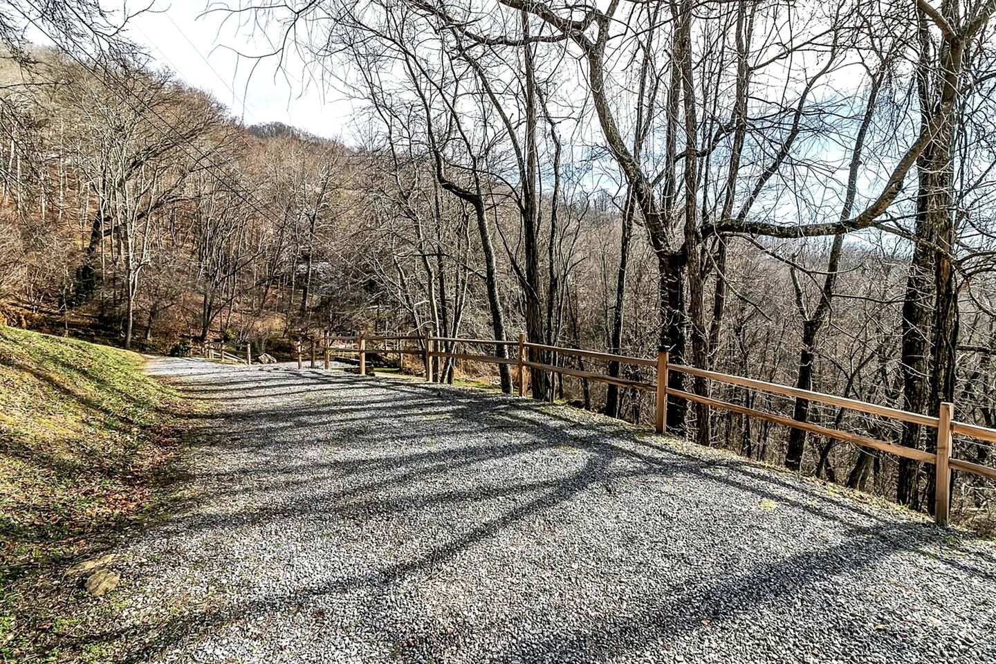 Cozy Log Cabin Retreat with Mountain Views near Cataloochee Ski Area in Waynesville, NC