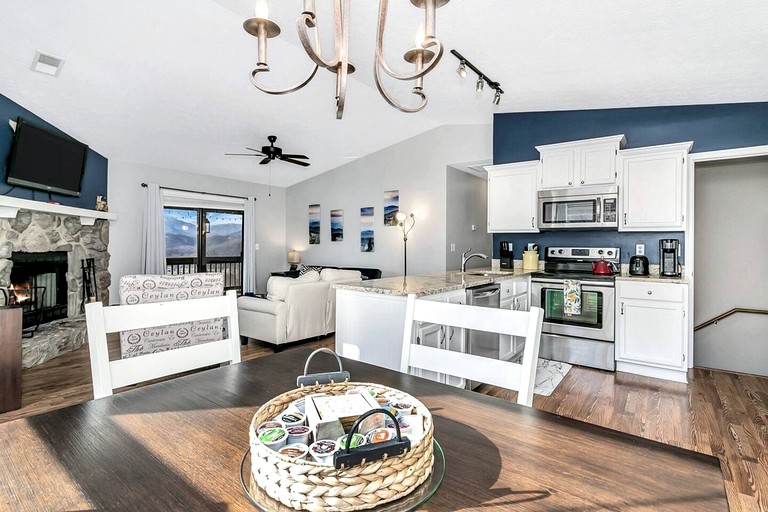 Log Cabins (United States of America, Waynesville, North Carolina)