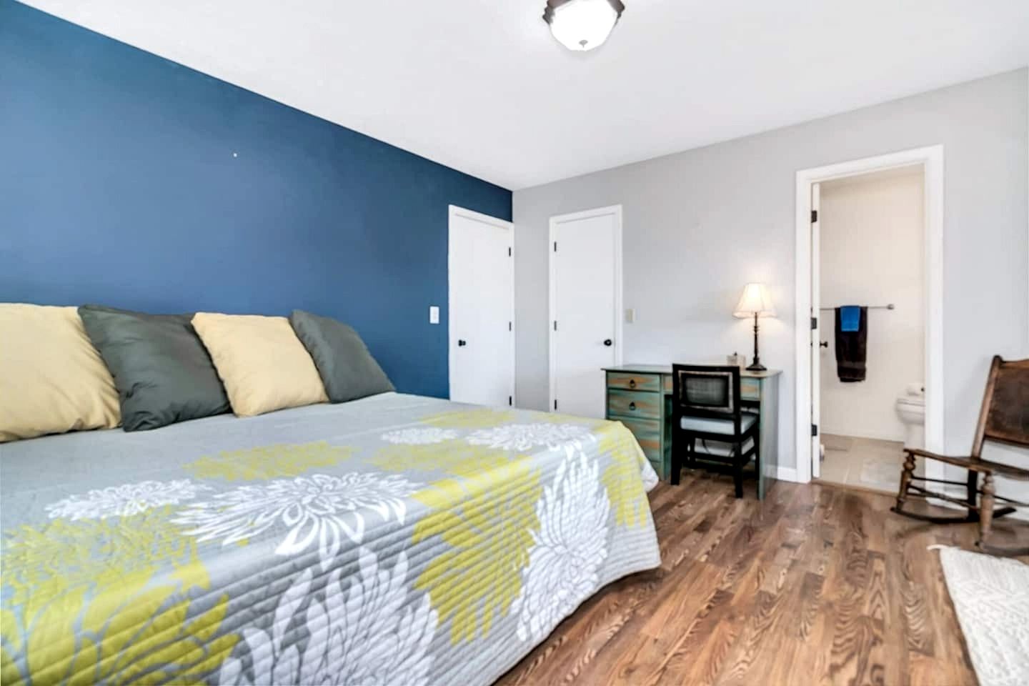 Cozy Log Cabin Retreat with Mountain Views near Cataloochee Ski Area in Waynesville, NC