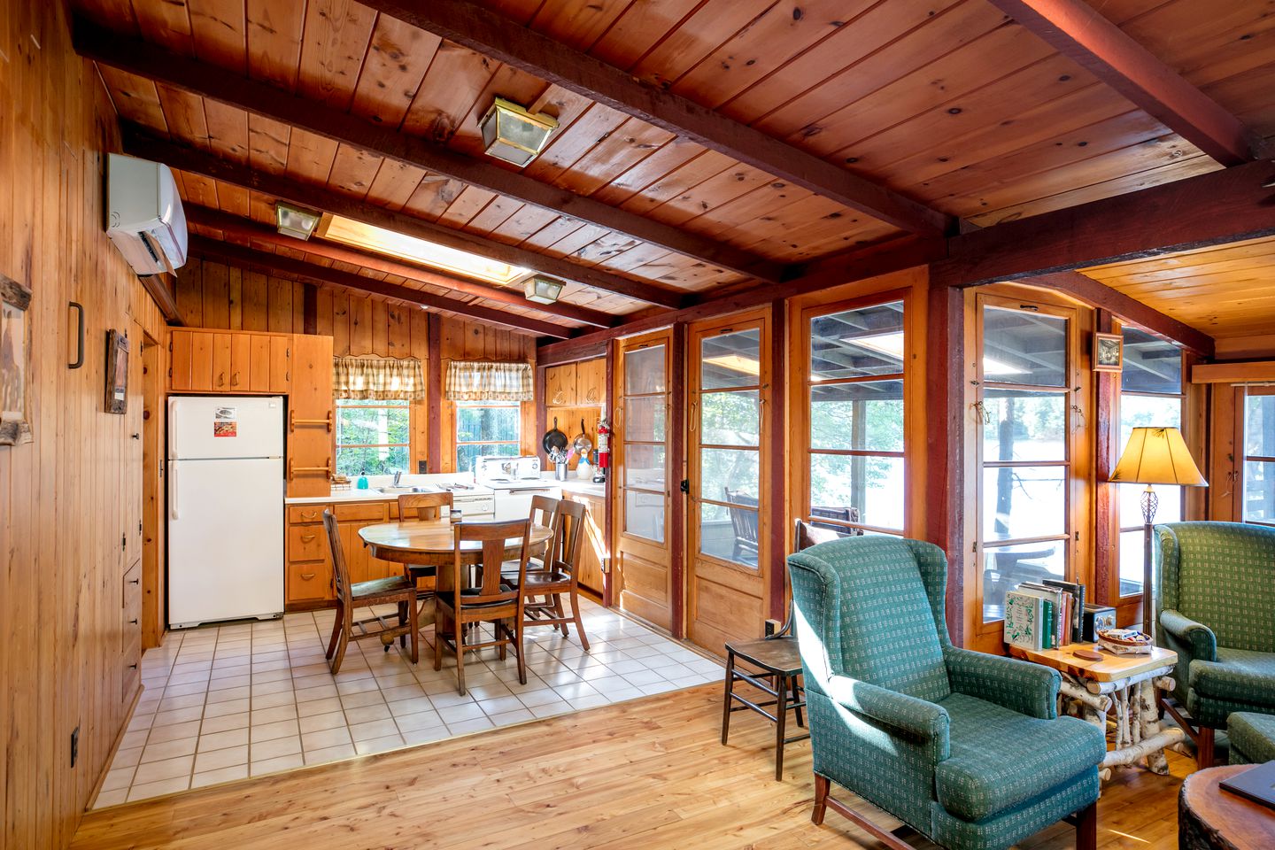 Delightful Cabin Rental on the Shores of a Lake near Duluth, Minnesota