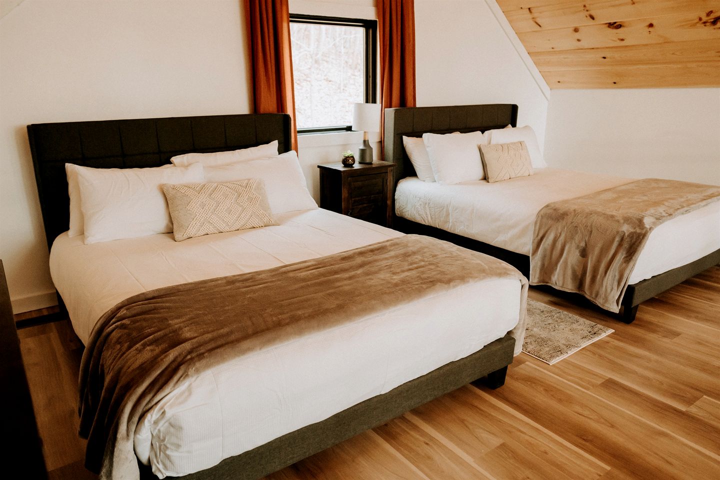 Delightful Cottage Ideal for Small Groups in Sevierville, Tennessee