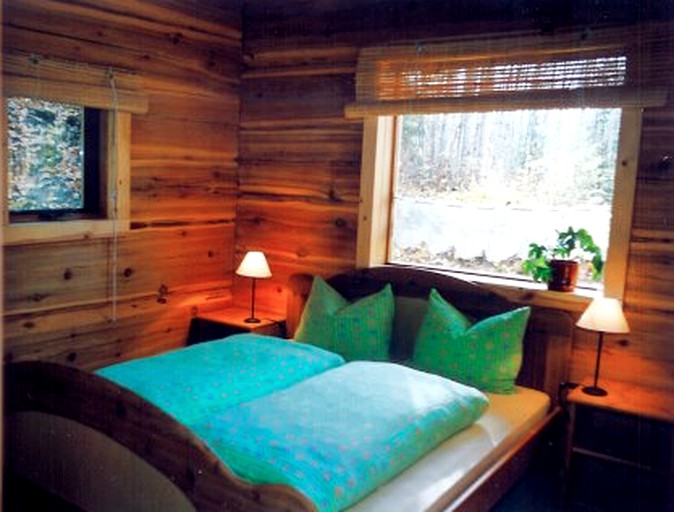 Cabins (Golden, British Columbia, Canada)