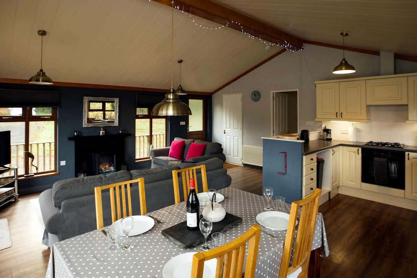 Delightful Cozy Cottage with Private Deck and Modern Interior in UK