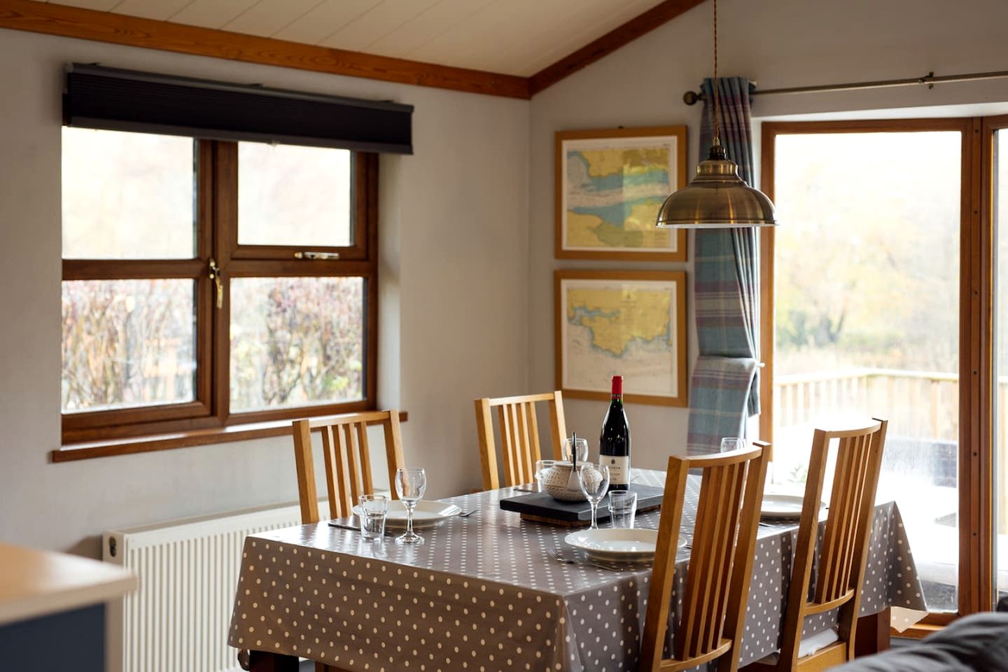 Delightful Cozy Cottage with Private Deck and Modern Interior in UK