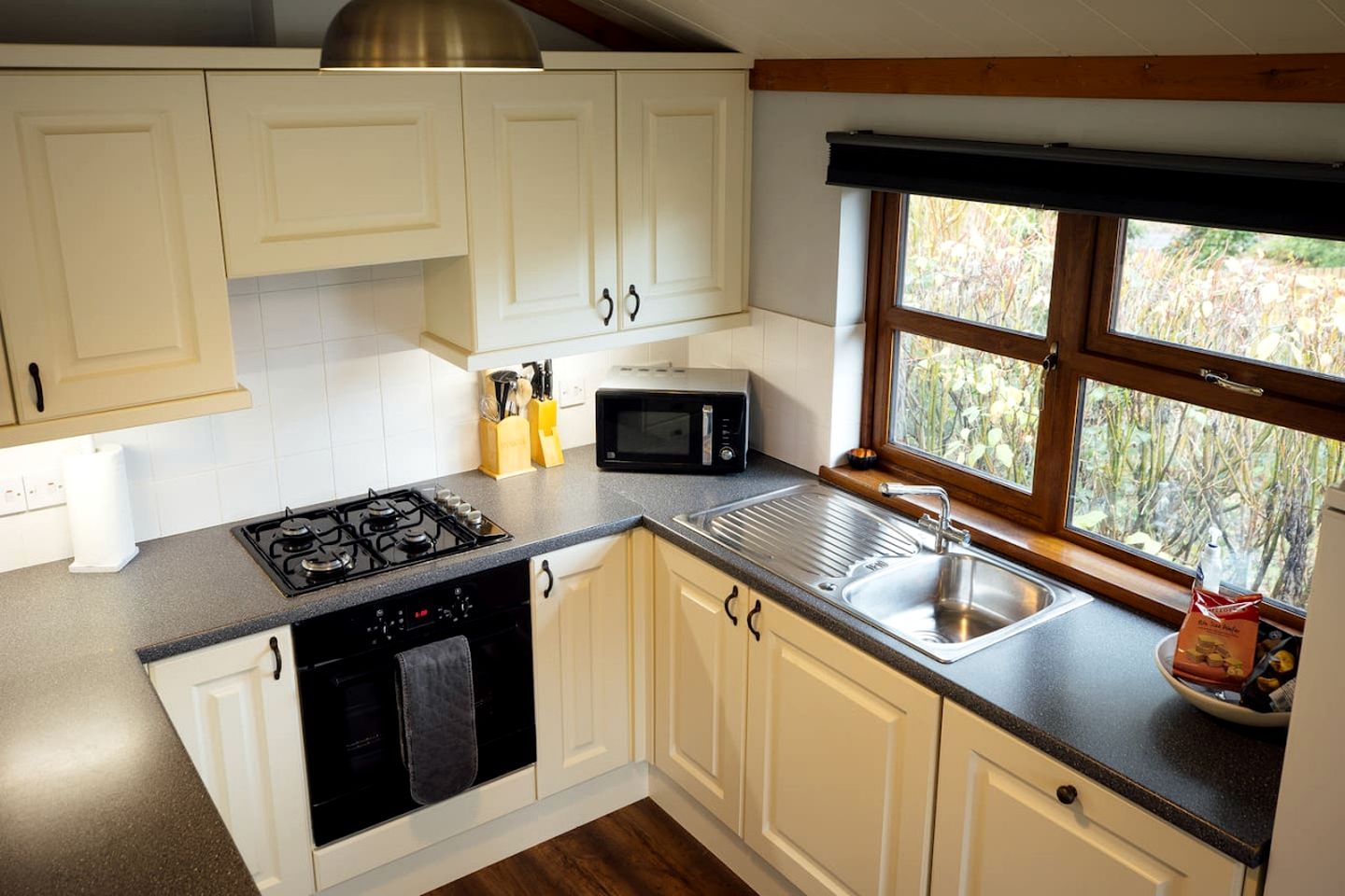Delightful Cozy Cottage with Private Deck and Modern Interior in UK