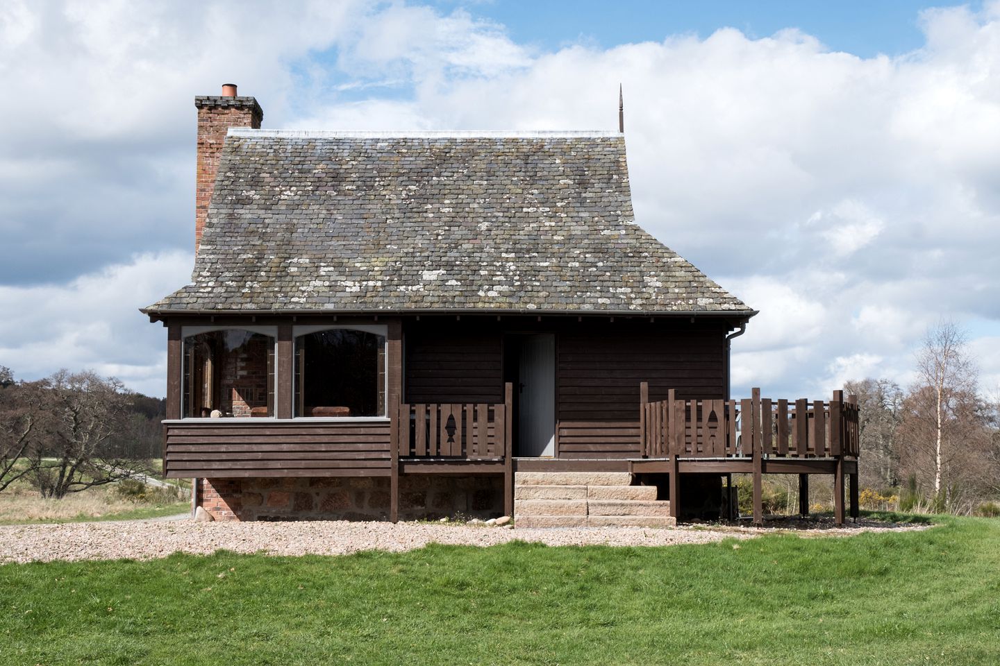 Delightful Holiday Accommodation with Superb Fishing near the River Dee, Aberdeenshire