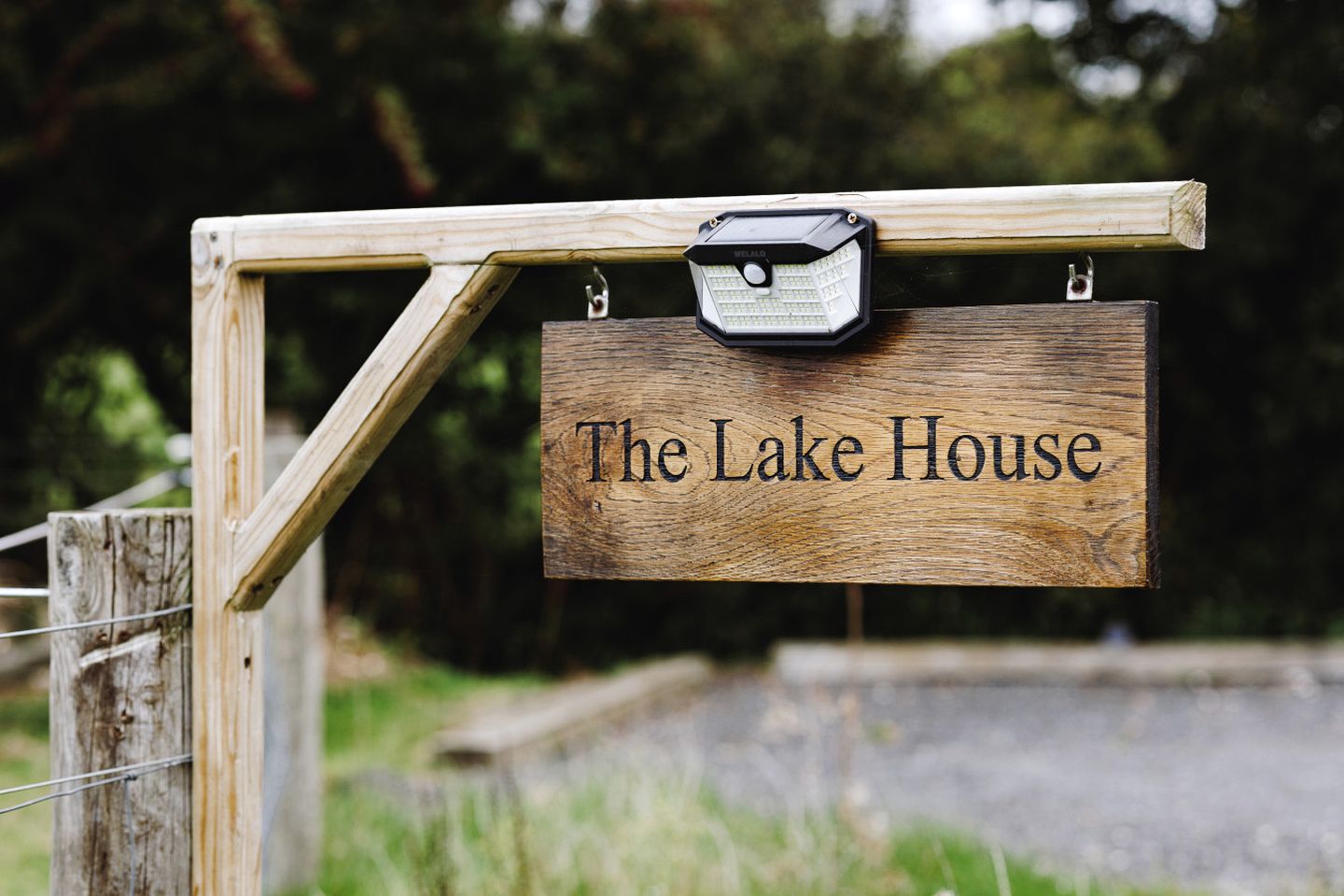 Delightful Lake Pod with Hot-Tub and Spectacular Views in UK