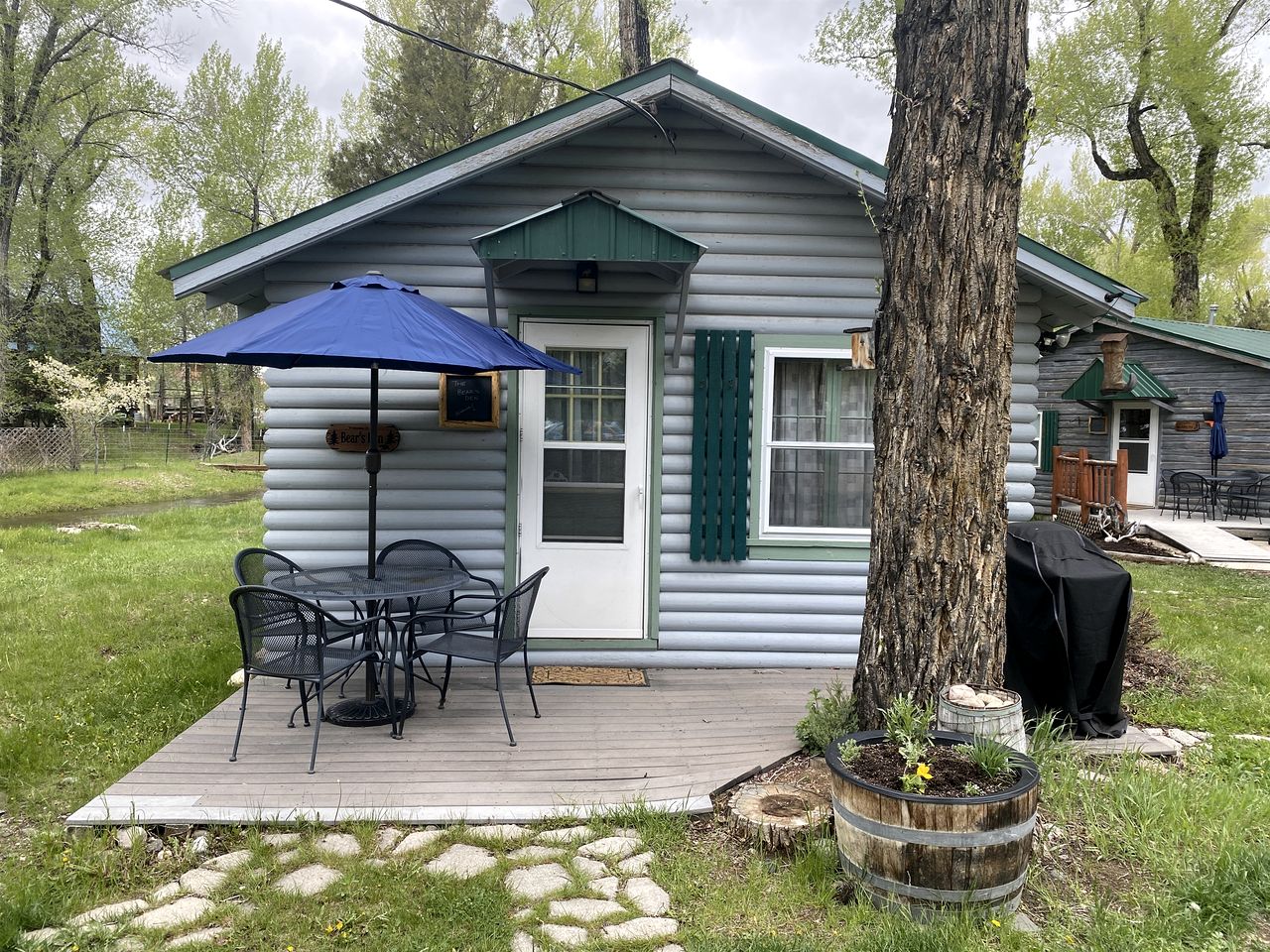 Cabins (United States of America, Riverside, Wyoming)