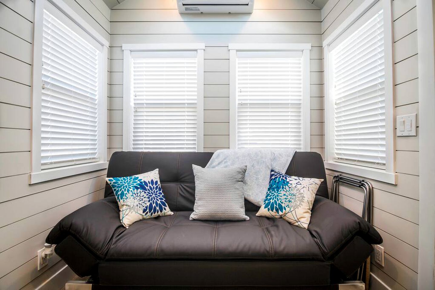 Apple Valley Oasis: Discover Delight in Our Convenient Tiny Home